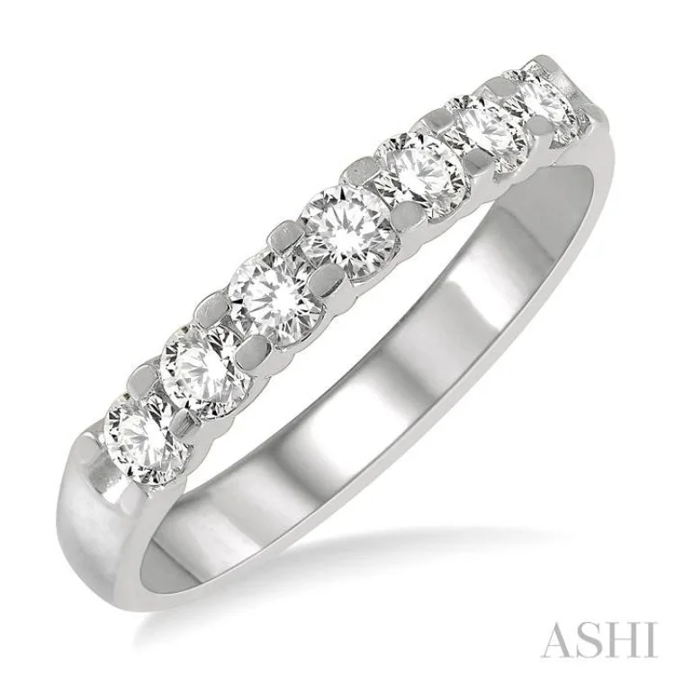 3/4 ctw 7Stones Round Cut Diamond Wedding Band in 14K White Gold