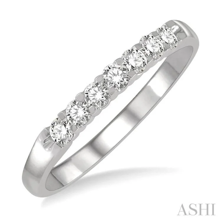 1/4 ctw 7Stones Round Cut Diamond Wedding Band in 14K White Gold